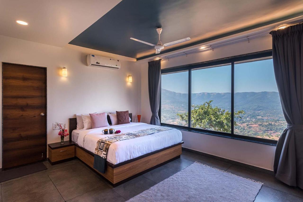 Eyes On The Lake By Stayvista - A Hillside Villa With A Captivating View Of The River プネ エクステリア 写真