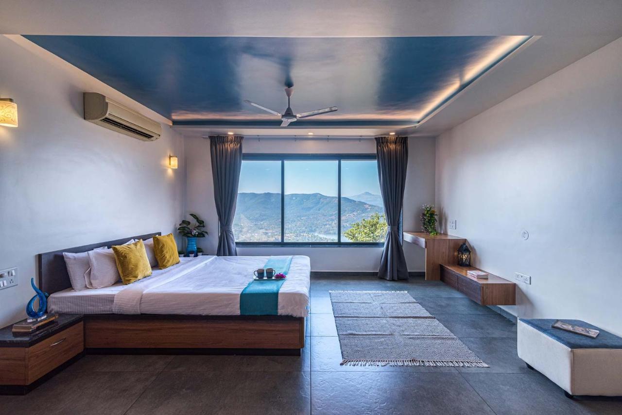 Eyes On The Lake By Stayvista - A Hillside Villa With A Captivating View Of The River プネ エクステリア 写真