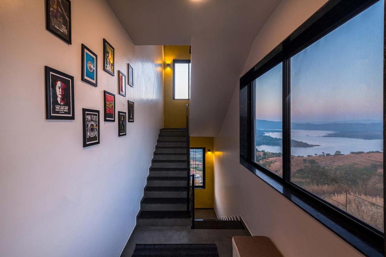 Eyes On The Lake By Stayvista - A Hillside Villa With A Captivating View Of The River プネ エクステリア 写真