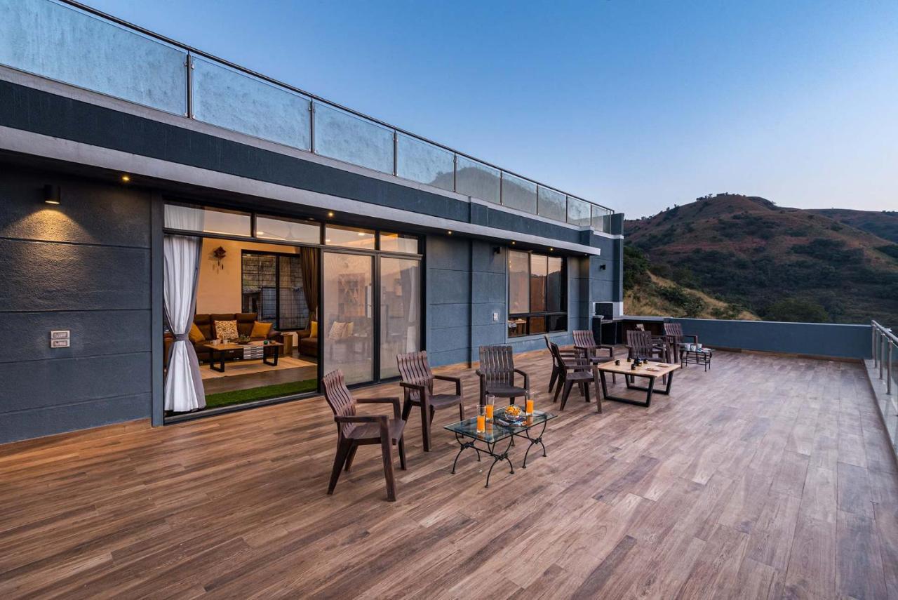 Eyes On The Lake By Stayvista - A Hillside Villa With A Captivating View Of The River プネ エクステリア 写真
