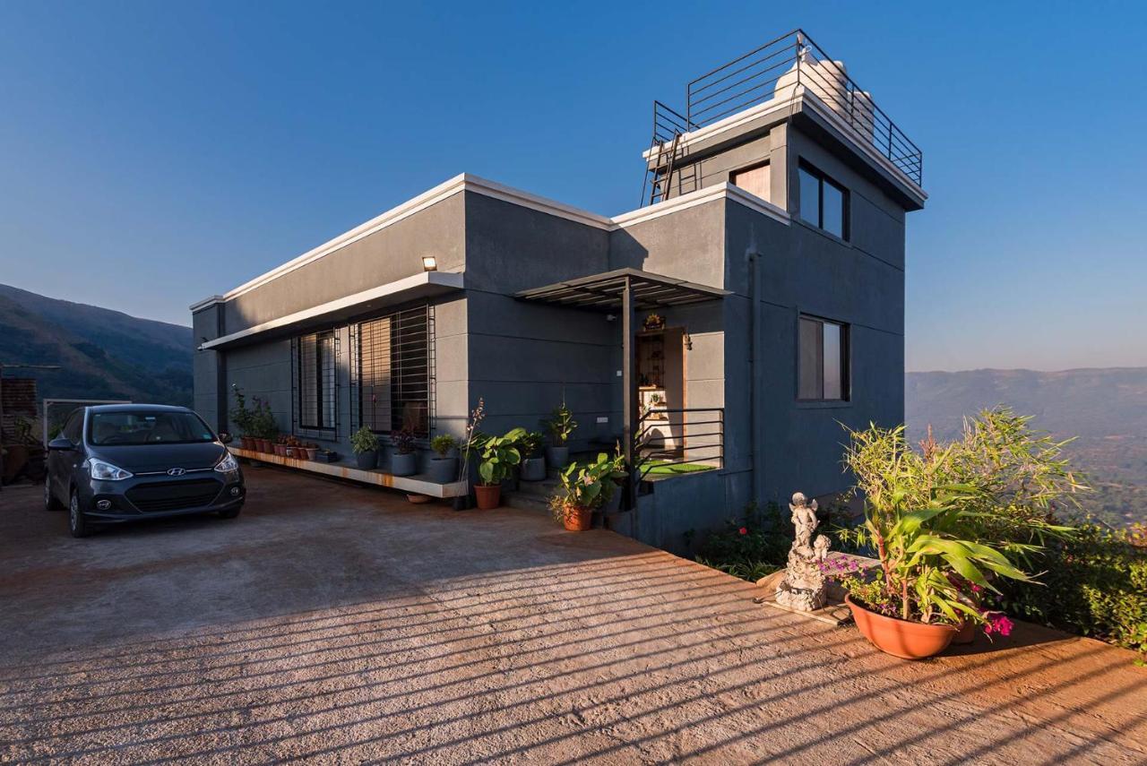Eyes On The Lake By Stayvista - A Hillside Villa With A Captivating View Of The River プネ エクステリア 写真